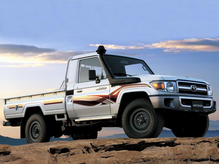  Toyota Land Cruiser 70 Pickup 2007 года  (фото 2 из 9)